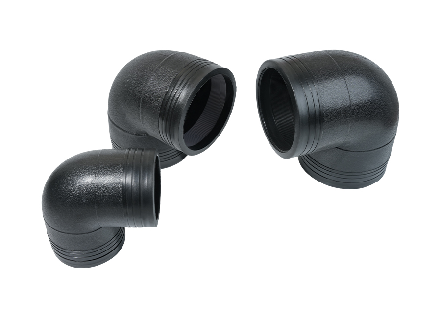 Cén éifeacht atá ag baint úsáide as uillinneacha iolracha 90 céim i socrú píobaireachta ar chaillteanas brú an chórais? Conas dearadh píobaireachta a bharrfheabhsú?